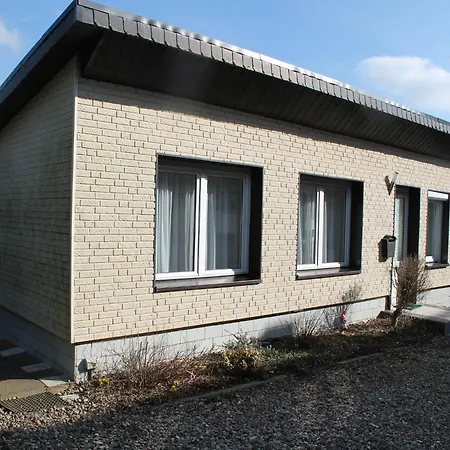 Spacious Bungalow Near Sea In Grundshagen Extérieur photo