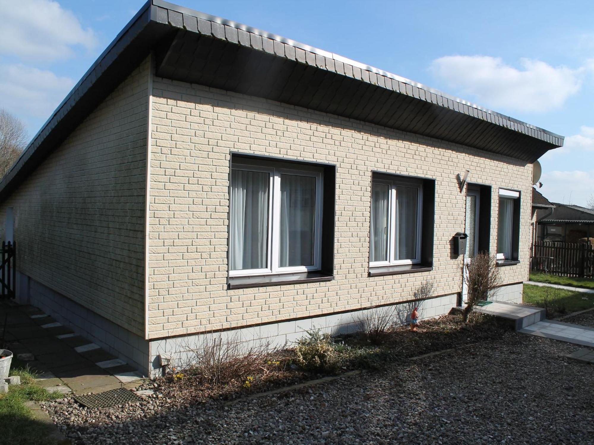 Spacious Bunglow Near Sea In *
